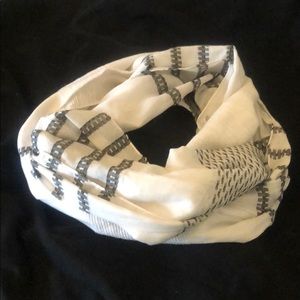 Michael stars infinity scarve